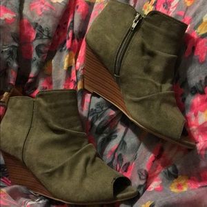 Classified size 8 open toe booties